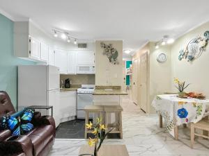 Η κουζίνα ή μικρή κουζίνα στο Great Gulf Views of Galveston