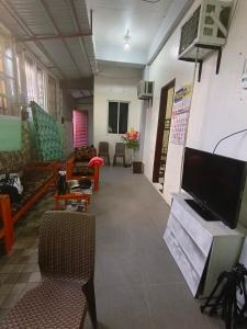 Μια τηλεόραση ή/και κέντρο ψυχαγωγίας στο Renz transient house