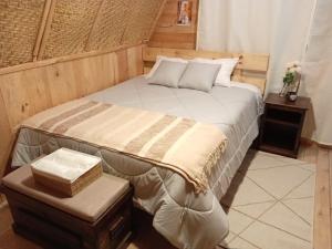 Una cama o camas en una habitación de Sigchos Lodge