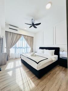a bedroom with a bed and a ceiling fan at Agile Residence Bukit Bintang by Skyline Homes in Kuala Lumpur +56 photos