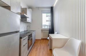 Nhà bếp/bếp nhỏ tại Urban Luxe Apartments +4 ảnh