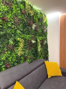 Khu vực ghế ngồi tại Urban Luxe Apartments