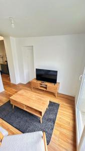 a living room with a flat screen tv at Maison partagée 4 chambres Saint Roch Roubaix in Roubaix