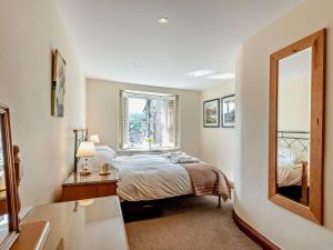 En eller flere senge i et værelse på 1 Bed in Ambleside 95118