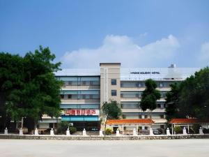 a building with a sign for a hospital at Nanning Hawks Holiday Hotel in Nanning