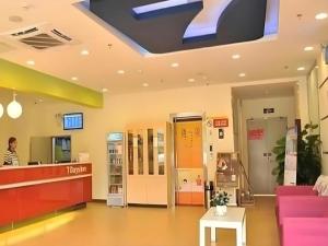 Ο χώρος του λόμπι ή της ρεσεψιόν στο 7 Days Inn Zhongshan Southern District Daxin Xinduhui