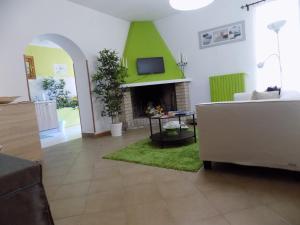 a living room with a couch and a fireplace at La Noce Bed and Breakfast in Chieti