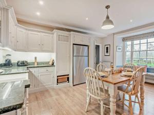 Una cocina o kitchenette en 4 Bed in Snettisham KT124