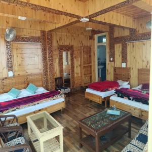 Ένα ή περισσότερα κρεβάτια σε δωμάτιο στο MRB Residency By StayApart