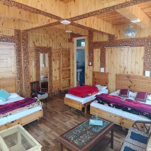 Ένα ή περισσότερα κρεβάτια σε δωμάτιο στο MRB Residency By StayApart +8 φωτογραφίες