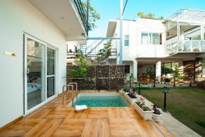 Πισίνα στο ή κοντά στο PUNTUSH By The StayCationer