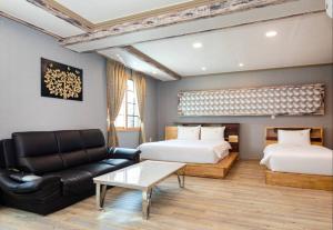 Giường trong phòng chung tại 뉴오션리조트