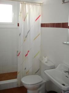 Kúpeľňa v ubytovaní Bungalow Cala Llobeta 16