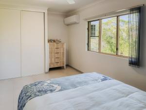 Postel nebo postele na pokoji v ubytování Cairns Coral Oasis - Holloways Beach + 12 fotografií