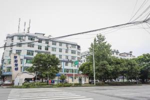 Tòa nhà nơi khách sạn tọa lạc