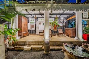 a large room with a tub in the middle at Secret Beach Ahangama in Ahangama