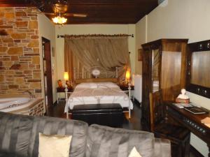 A bed or beds in a room at Luxury Guesthouse Pantheon