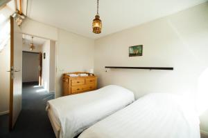 מיטה או מיטות בחדר ב-Hanzehuis Appartementen