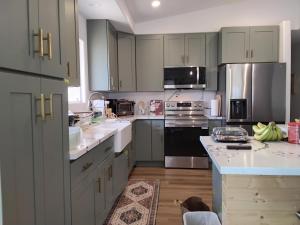 Una cocina o cocineta en Ainaloa home of big island for King-size bedroom 26 fotos más