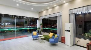 a lobby with a pool and a table and chairs at GreenTree Inn Express Fujian Ningde Ningchuan Road Qinghua Building in Ningde