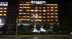 a large building with a lit up building at night at City Comfort Inn Dong'an Avenue County Government in Guzhuting