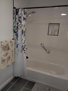 Un baño de Ainaloa home of big island for King-size bedroom