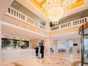 Zona de hol sau recepție la Vienna Hotel Tibet Lazi Mount Everest