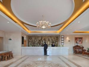 Ο χώρος του λόμπι ή της ρεσεψιόν στο Vienna Hotel Hebei Cangzhou Mingzhu Market