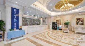 a lobby of a hotel with a chandelier at Borrman Hotel Nanning Anji Wanda Plaza Sulu Metro Station in Nanning