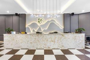 Ο χώρος του λόμπι ή της ρεσεψιόν στο V.crown Holiday Hotel