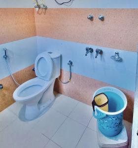 Ένα μπάνιο στο Diya Palace Kasol with Parking in Main kasol