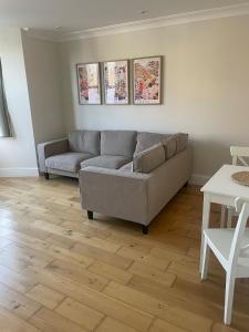 Χώρος καθιστικού στο West View Apartment