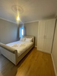 Ένα ή περισσότερα κρεβάτια σε δωμάτιο στο West View Apartment