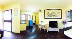 TV a/nebo společenská místnost v ubytování Raisongrao Resort Khao Kho