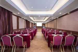 Fotografie z fotogalerie ubytování Vienna Classic Hotel Qingyuan Taihe Ancient Cave Scenic Area v destinaci Xiaoshi