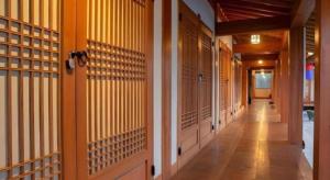 a hallway of a room with wooden doors and a hallwayythonythonythonythonython at Nabijam Hanok Hotel in Jeonju