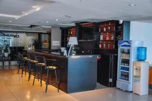 Ο χώρος του lounge ή του μπαρ στο Marcian Business Hotel