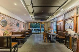 Εστιατόριο ή άλλο μέρος για φαγητό στο James Joyce Coffetel·Hefei Binhu Provincial Government Tangxihe Park Metro Station