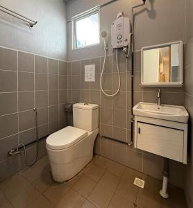 Ένα μπάνιο στο 仙本那镇上民宿-夏之家 Semporna Town Homestay-Summer Home