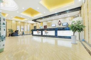Ο χώρος του λόμπι ή της ρεσεψιόν στο GreenTree Inn Puyang Pushang Huanghe Road