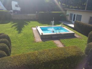 Bazén v ubytování Hotel & Pension Aßmann nebo v jeho okolí