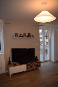 Μια τηλεόραση ή/και κέντρο ψυχαγωγίας στο Le Box Office 2 pièces proche Colmar