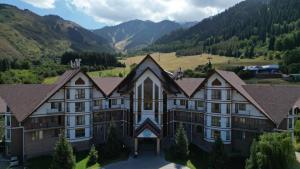 Nespecifikovaný výhled na hory nebo výhled na hory při pohledu z hotelu