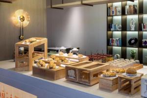 a bakery with a bunch of different types of bread at Vienna International Hotel Guangzhou Huangpu in Guangzhou