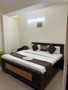 Ένα ή περισσότερα κρεβάτια σε δωμάτιο στο Hotel Red Rose