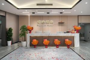 Ο χώρος του λόμπι ή της ρεσεψιόν στο Unitour Hotel Chongqing Jiefangbei Pedestrian Street