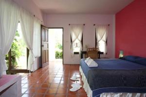 Voodi või voodid majutusasutuse Baan Chuengkao Resort toas +178 fotot