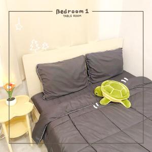 Ένα ή περισσότερα κρεβάτια σε δωμάτιο στο Studio 09's cozy house in Hongdae station +17 φωτογραφίες