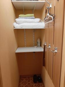 a small room with a bed and some towels at Korter in Narva