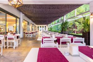 Restaurace v ubytování Ölüdeniz Beach Resort By Z Hotels